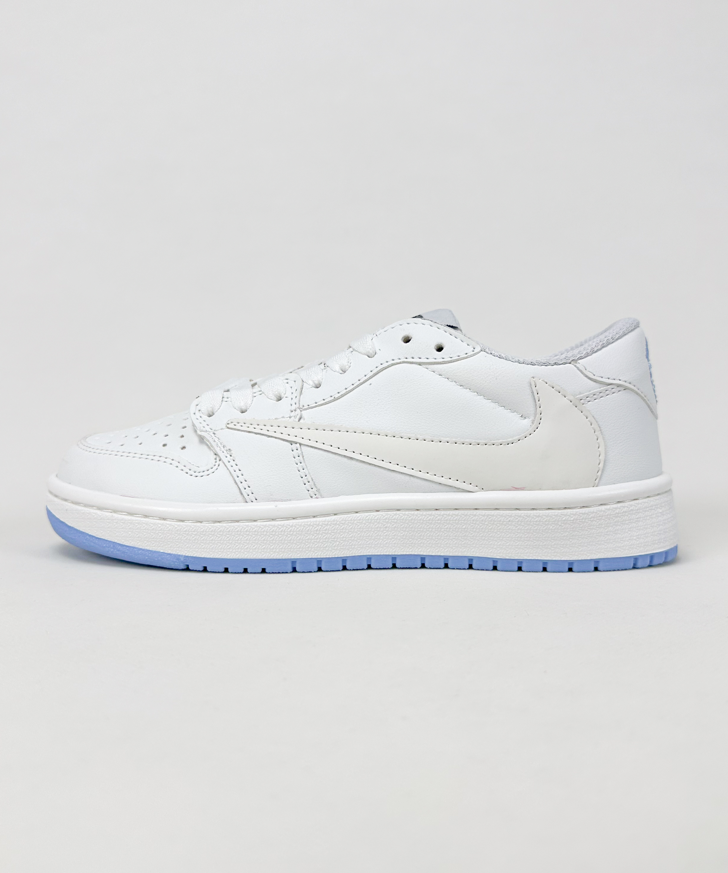 کفش روزمره زنانه نایک Air Jordan 1 Low Travis Chameleon سفید آبی
