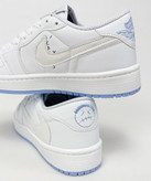 کفش روزمره زنانه نایک Air Jordan 1 Low Travis Chameleon سفید آبی
