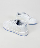 کفش روزمره زنانه نایک Air Jordan 1 Low Travis Chameleon سفید آبی