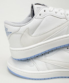 کفش روزمره زنانه نایک Air Jordan 1 Low Travis Chameleon سفید آبی