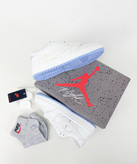 کفش روزمره زنانه نایک Air Jordan 1 Low Travis Chameleon سفید آبی